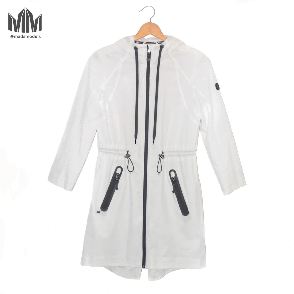 Michael Kors | Long White Raincoat with Adjustable Waist and Zippered Pockets